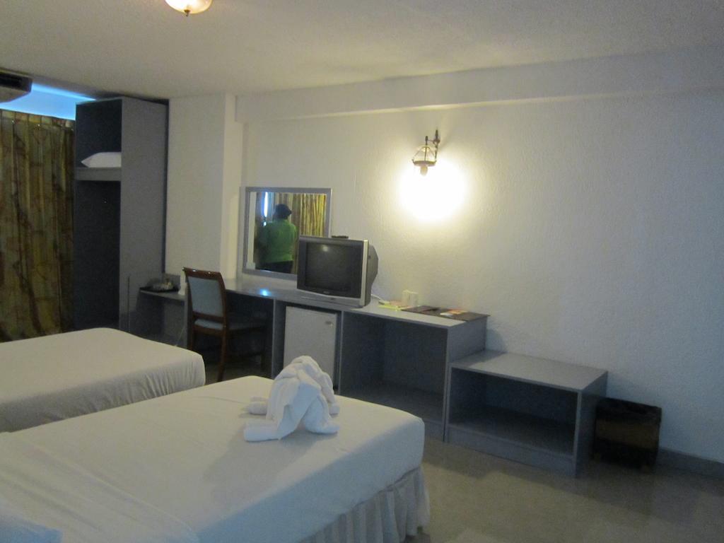 Lopburi Inn Hotel Pokój zdjęcie